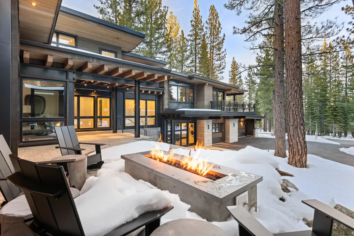 Lahontan 318 — exterior