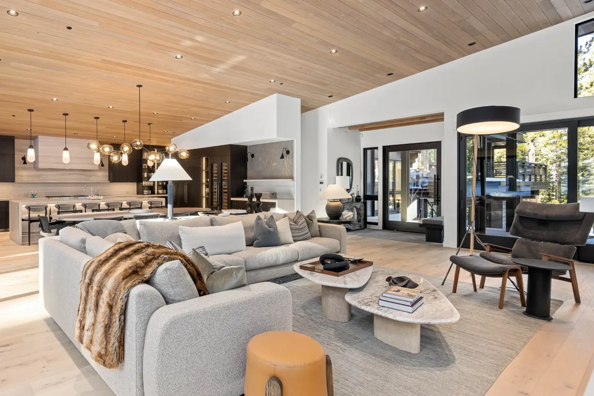 Lahontan 318 — image 3