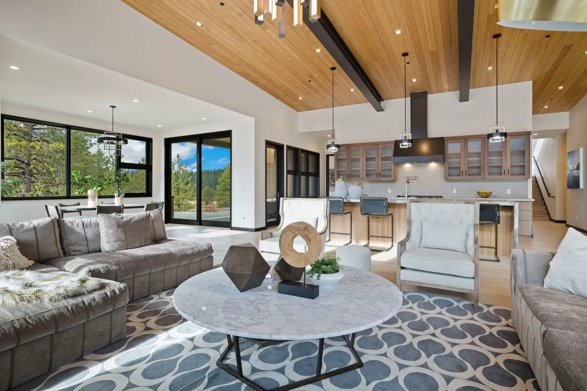 Prado Vista — image 8